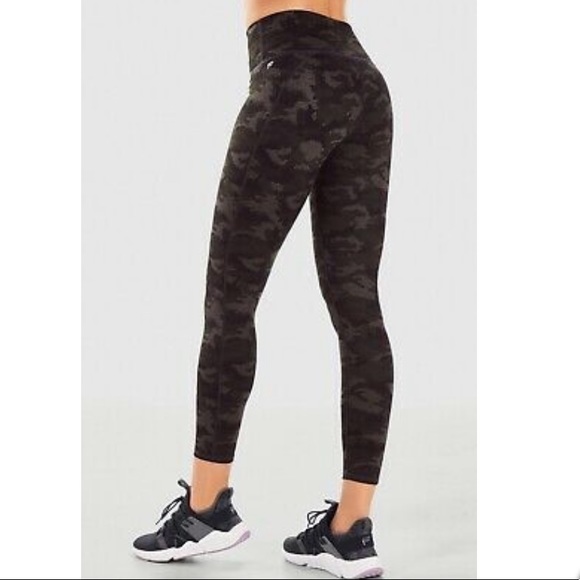 BNWT Fabletics High-waisted Camo printed powerhold 7/8 leggings Small - Picture 2 of 4